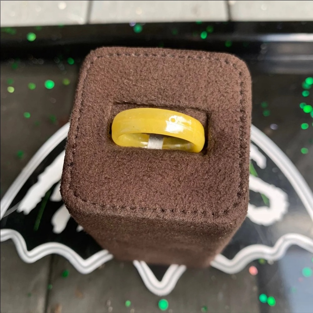 Imitation dyed yellow jade medium width ring .